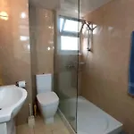 Apartament 10min Walk To Finikoudes Beach, Spacious 2-bed Larnaca