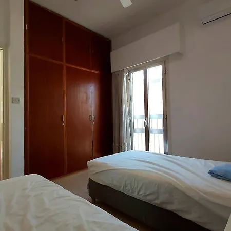 10min Walk To Finikoudes Beach, Spacious 2-bed لارنكا